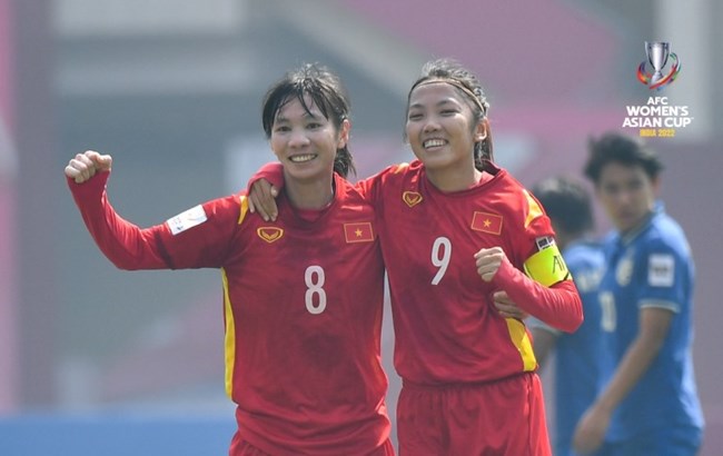 Chủ tịch nước Nguyễn Xuân Phúc biểu dương chiến công của Đội tuyển bóng đá nữ quốc gia