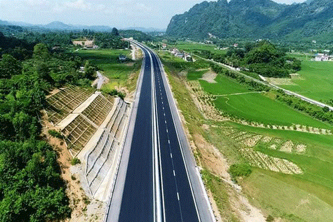 Thủ tướng Phạm Minh Chính đề nghị đẩy nhanh tiến độ thực hiện dự án trọng điểm cao tốc Bắc - Nam phía Đông, giai đoạn 2017 – 2020 trước kế hoạch ít nhất 1 quý