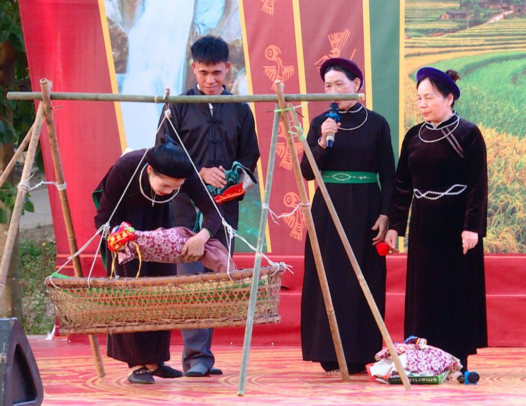 Các nghi lễ liên quan đến vòng đời của người Tày ở Bình Liêu Quang Ninh