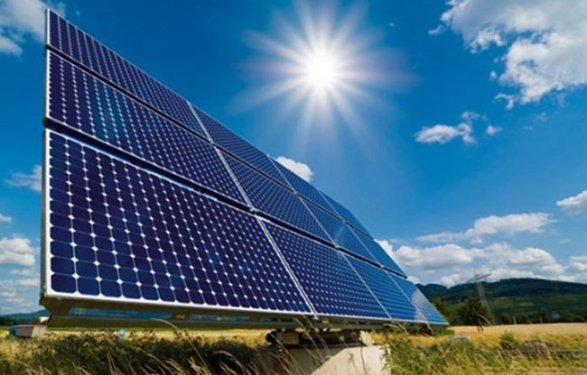 Bộ Công thương yêu cầu Tập đoàn Điện lực Việt Nam xử lý 14 dự án điện mặt trời áp sai giá