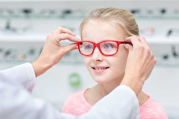 Phương pháp điều trị, cải thiện thị lực và bảo vệ mắt cho trẻ ở lứa tuổi học đường