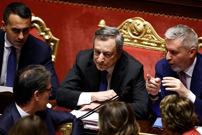 Chính phủ Italia sụp đổ và thách thức với châu Âu