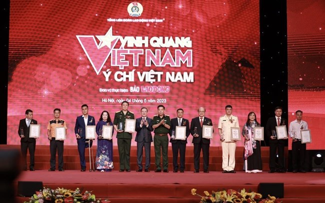 Chương trình “Vinh quang Việt Nam lần thứ 18” tôn vinh những người khát khao cống hiến vì cộng đồng