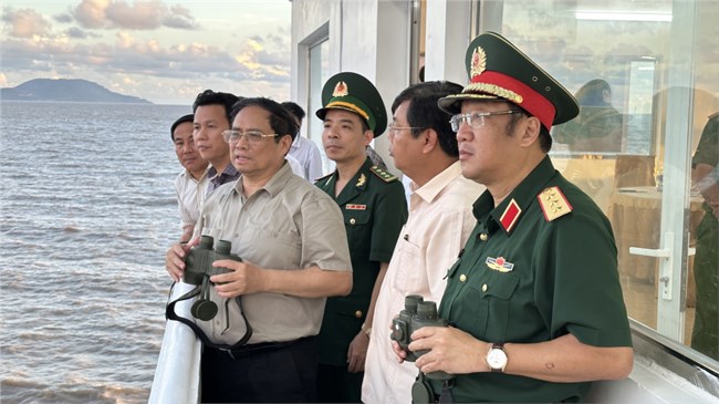 Thủ tướng Phạm Minh Chính làm việc với lãnh đạo 3 tỉnh Sóc Trăng, Bạc Liêu và Cà Mau về các giải pháp khắc phục sạt lở.