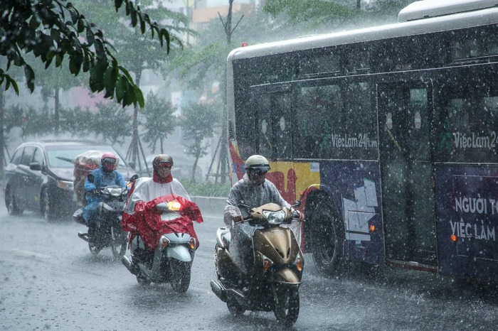 Dự báo thời tiết ngày 2/5: Thủ đô Hà Nội có mưa rào và dông rải rác
