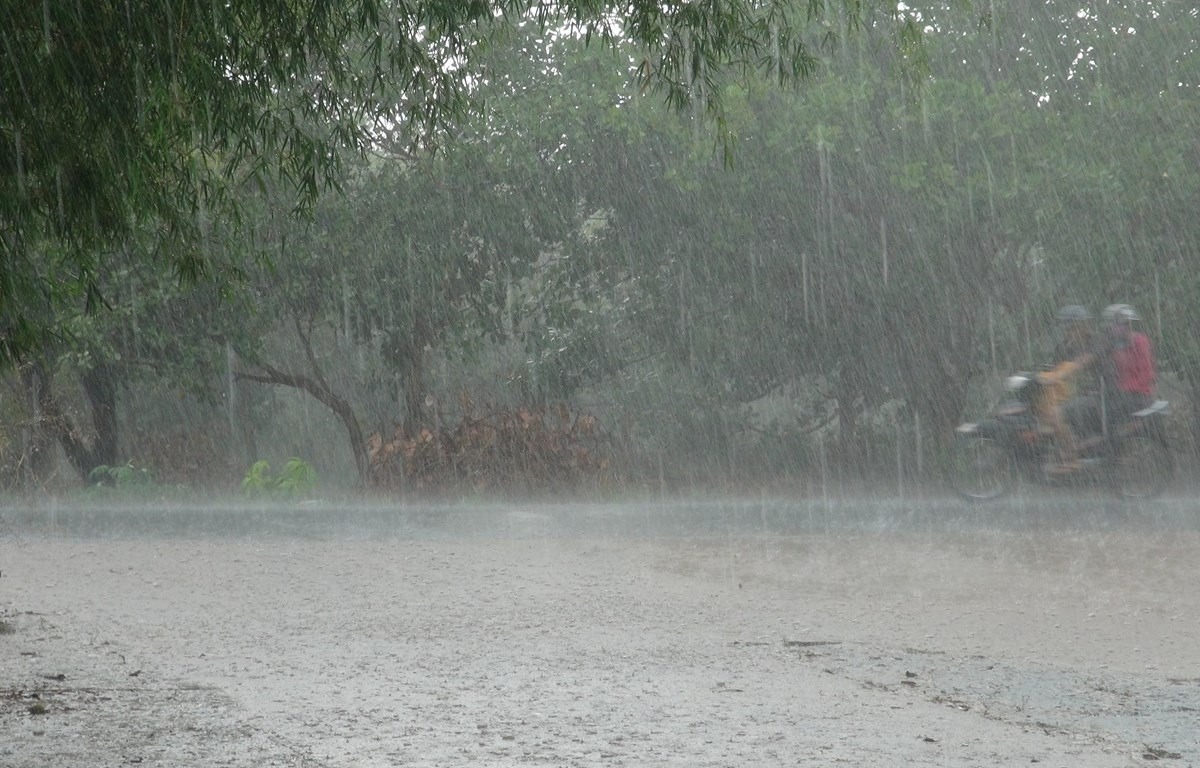 Dự báo thời tiết ngày 4/5: Mưa dông khắp cả nước, đề phòng lốc, sét, mưa đá