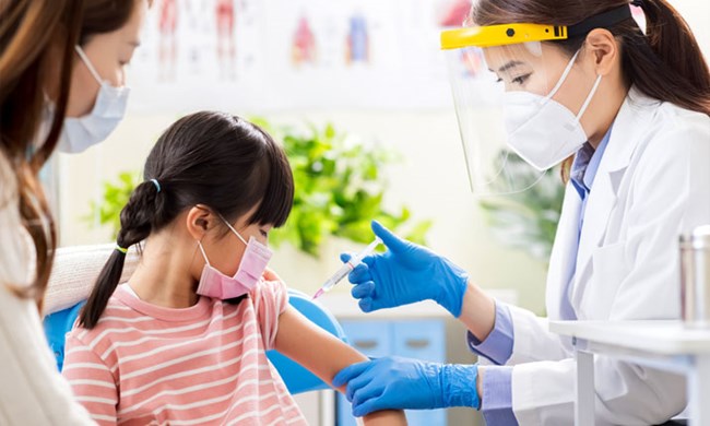 Thủ tướng yêu cầu Bộ Y tế nghiên cứu tiêm vaccine phòng COVID-19 cho trẻ 3-5 tuổi