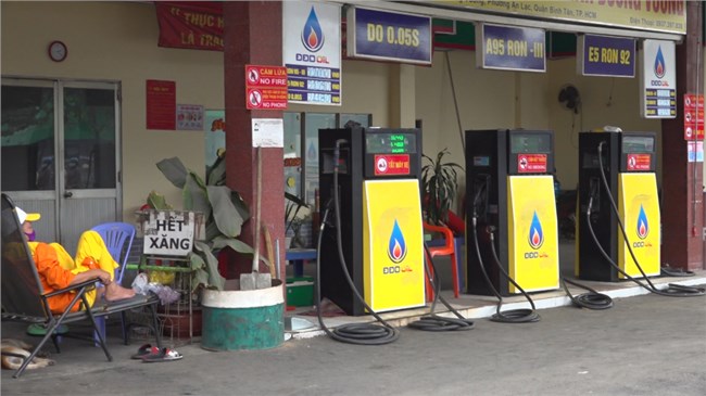 Thủ tướng Phạm Minh Chính yêu cầu Bộ trưởng Bộ Công thương giải quyết dứt điểm tình trạng thiếu xăng dầu cục bộ