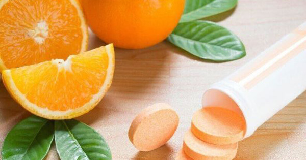 Bác sỹ hướng dẫn cách uống vitamin C và nước cam để tăng sức đề kháng chống covid - 19