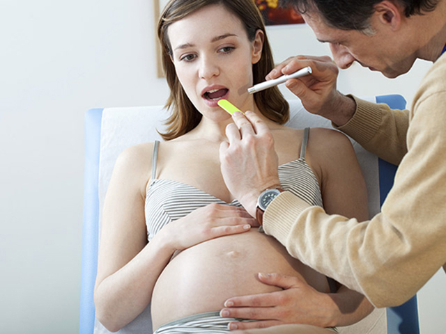 Chăm sóc răng miệng cho phụ nữ trong thời kỳ mang thai và cho con bú