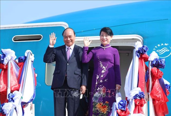 Chủ tịch nước Nguyễn Xuân Phúc lên đường thăm chính Vương quốc Thái Lan và tham dự Hội nghị các Nhà Lãnh đạo kinh tế Diễn đàn Hợp tác kinh tế châu Á – Thái Bình Dương (APEC) lần thứ 29