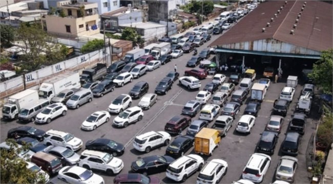 Cục Đăng kiểm Việt Nam cảnh báo nguy cơ tái diễn ùn tắc đăng kiểm ô tô cuối năm