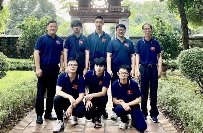 Toàn bộ 6 học sinh đội tuyển Việt Nam dự thi Olympic Toán quốc tế năm 2023 đều giành huy chương, trong đó có 2 Huy chương Vàng