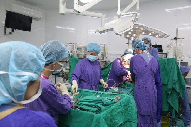 Bệnh viện Chợ Rẫy và Việt Đức trắng đêm xuyên Việt để lấy tạng từ người hiến tặng, ghép cho các bệnh nhân
