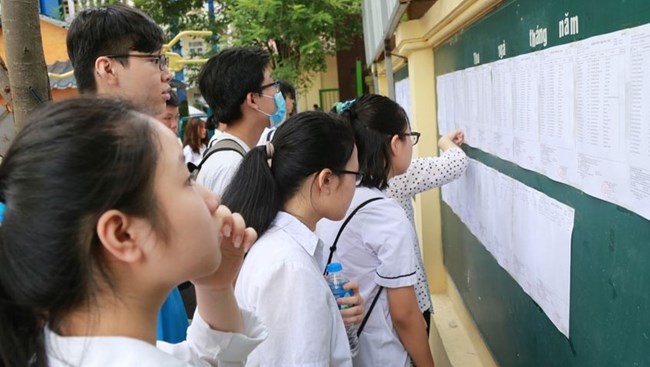 Tại Hà Nội, nhiều phụ huynh học sinh chủ động chọn trường tư thục cho con em mình, nhằm giảm áp lực thi vào lớp 10 công lập
