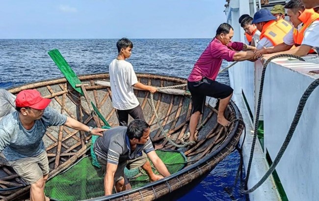 Kết thúc các hoạt động tìm kiếm 13 ngư dân mất tích trên biển