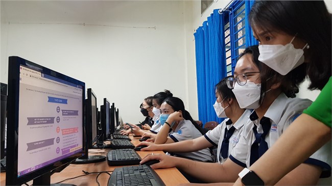 Từ hôm nay, học sinh lớp 12 trên cả nước chính thức đăng ký dự thi tốt nghiệp theo hình thức trực tuyến
