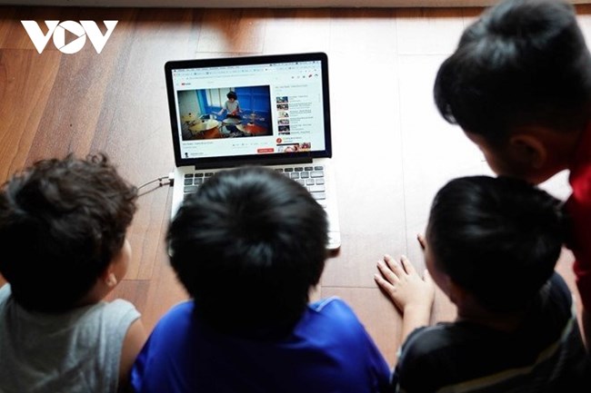 Những hệ lụy khôn lường khi trẻ em sử dụng mạng xã hội quá nhiều