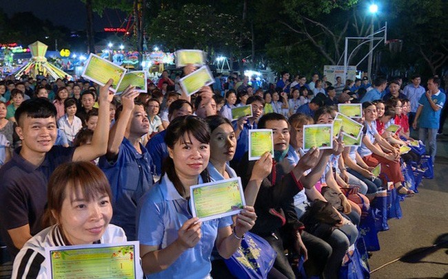 TP. Hồ Chí Minh tặng 35.000 'tấm vé nghĩa tình' cho đoàn viên công đoàn và người lao động gặp khó khăn về quê đón Tết