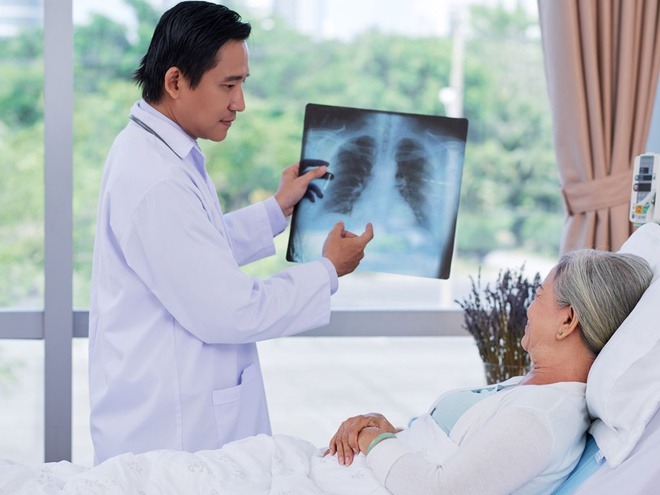 Phòng tránh và phát hiện sớm bệnh viêm phổi ở người cao tuổi